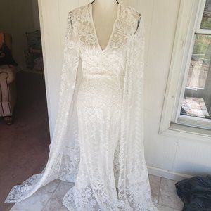 White Lace Deep Plunge Caped Gown With Tra…
